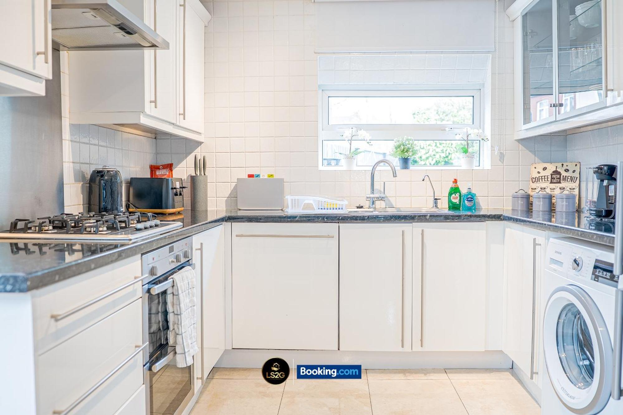 Stunning House By Ls2G Short Lets & Serviced Accommodation Greater London With Free Wifi Exterior foto