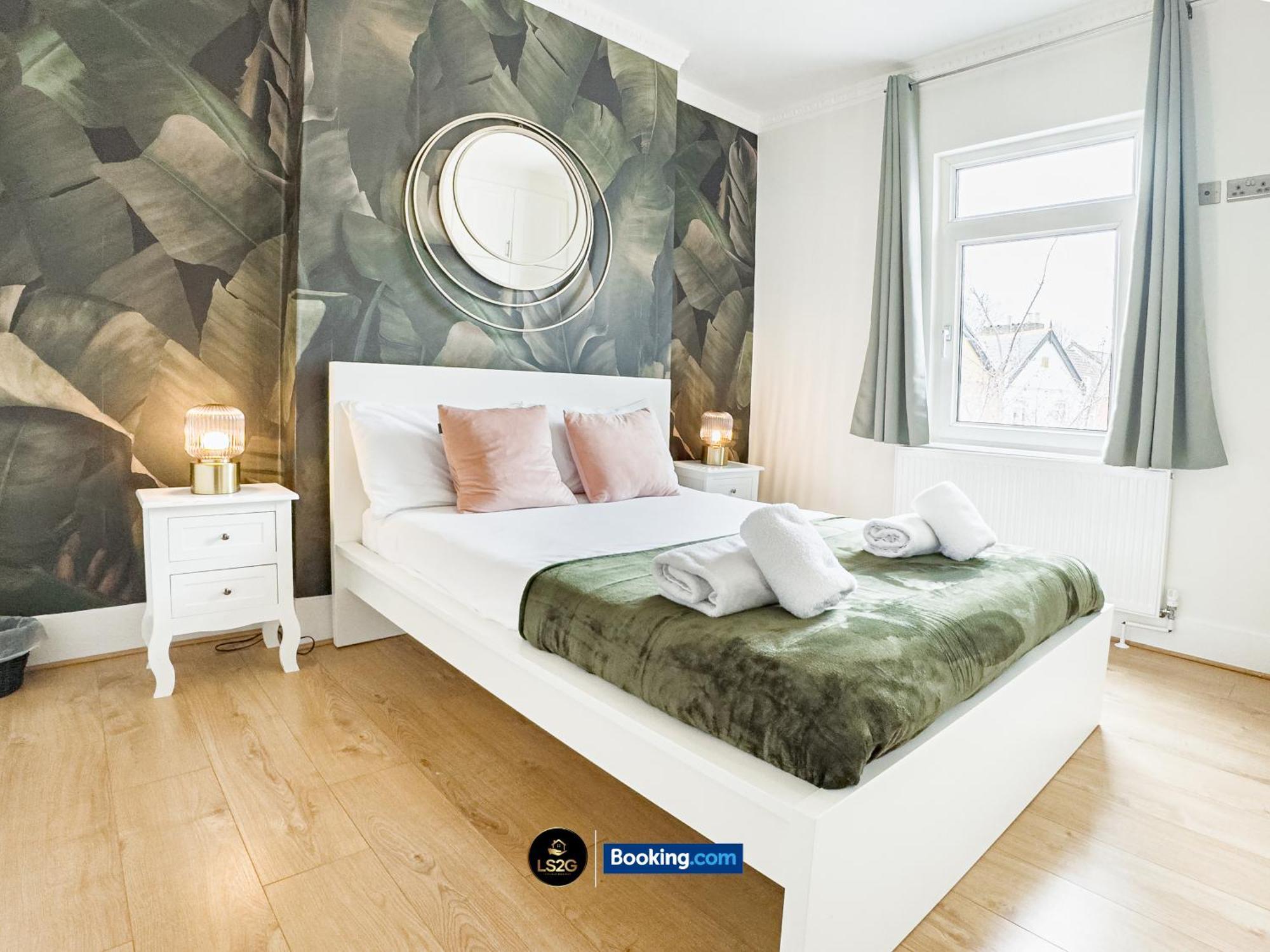 Stunning House By Ls2G Short Lets & Serviced Accommodation Greater London With Free Wifi Exterior foto